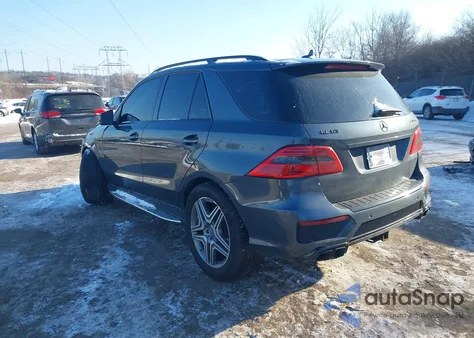 2015 Mercedes-Benz Ml 63 Amg 4Matic z USA, uszkodzony, nr VIN 4JGDA7EB8FA451743